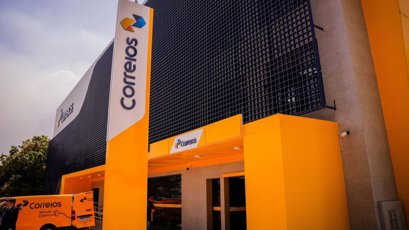 Trabalhadores dos Correios entram em greve em 9 estados